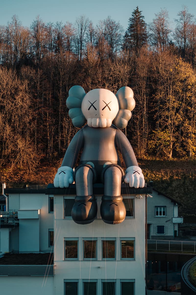 「KAWS:HOLIDAY」第十二站攜手 Audemars Piguet 登陸瑞士布拉蘇絲